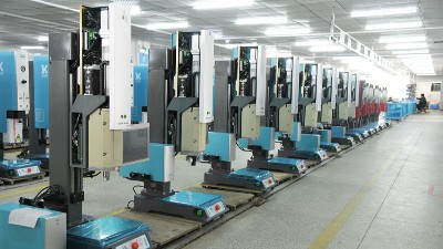 超聲波焊接機(jī)在蓄電池焊接中的應(yīng)用、難點(diǎn)及解決方案